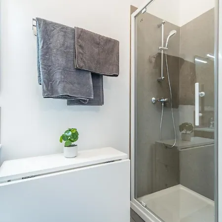 Les Suites Schuman - Hyper Centre - Gare - Fibre - Rbnb Appartement *