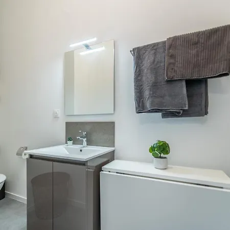 Les Suites Schuman - Hyper Centre - Gare - Fibre - Rbnb Appartement *
